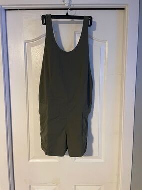 Lululemon Glyde Cargo Hiking
Romper
Army Green